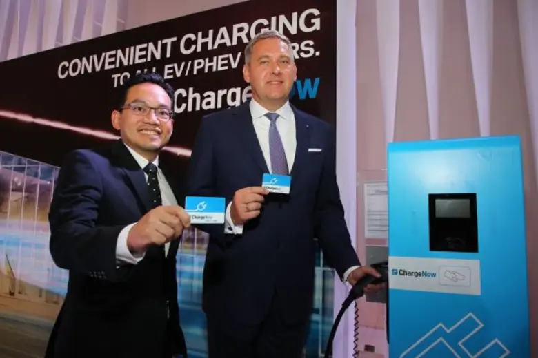 'เอพี ไทยแลนด์’ มุ่งลดคาร์บอนในอากาศ จับมือ 'บีเอ็มดับเบิลยู กรุ๊ป’ ลงนามเปิดตัวโครงการ 'ChargeNow’ สนับสนุนการใช้รถยนต์ไฟฟ้า นวัตกรรมล้ำหน้าแห่งอนาคต