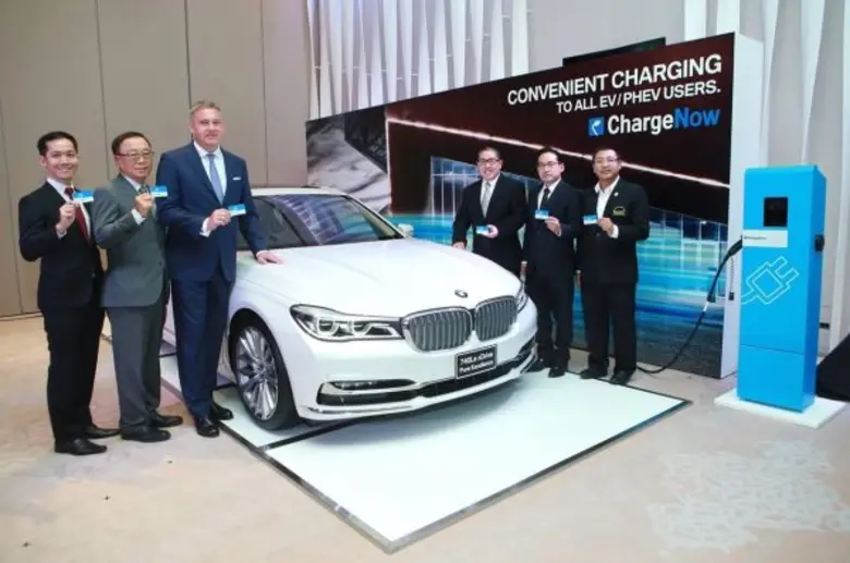'เอพี ไทยแลนด์’ มุ่งลดคาร์บอนในอากาศ จับมือ 'บีเอ็มดับเบิลยู กรุ๊ป’ ลงนามเปิดตัวโครงการ 'ChargeNow’ สนับสนุนการใช้รถยนต์ไฟฟ้า นวัตกรรมล้ำหน้าแห่งอนาคต