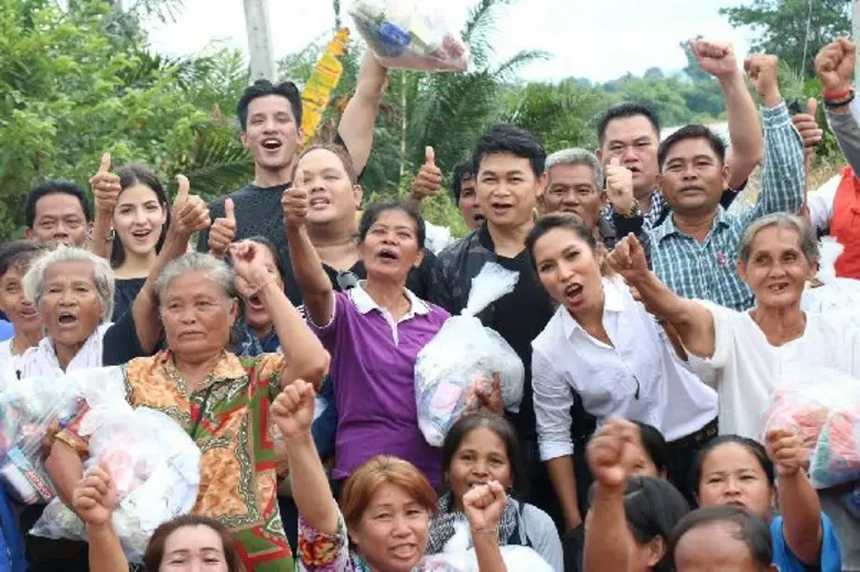 กำภู-รัชนีย์ พร้อมคนหน้าจอ อสมท ลงพื้นที่อีสาน ส่งกำลังใจช่วยผู้ประสบภัยน้ำท่วม