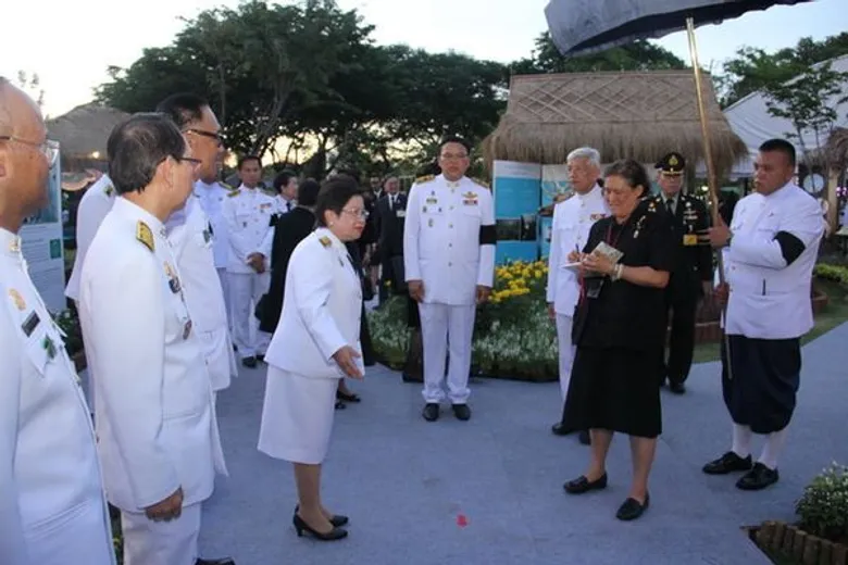 สมเด็จพระเทพรัตนราชสุดาฯ สยามบรมราชกุมารี เสด็จพระราชดำเนินทอดพระเนตรนิทรรศการองค์การ สวนพฤกษศาสตร์ ในงาน “สีสรรพรรณไม้ เทิดไท้พระบรมราชินีนาถ” ครั้งที่ 11