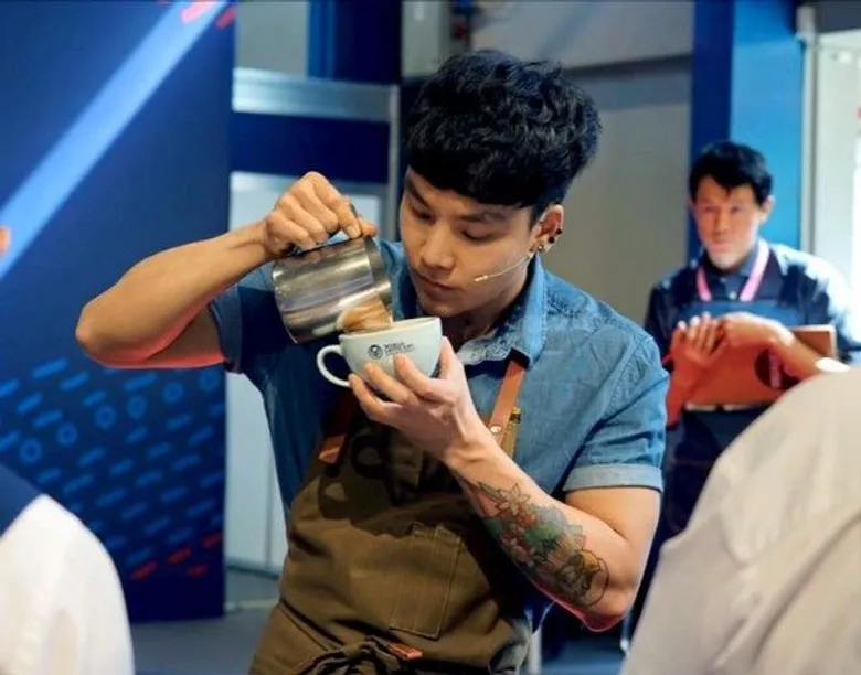 อานนท์ ธิติประเสริฐ บาริสต้าแชมป์โลก World Latte Art คนแรกของไทย “ผมแค่ทำให้ทั้งโลกหันมามองว่า บาริสต้าไทยมีดีที่จะเป็นแชมป์โลกได้เหมือนกัน”