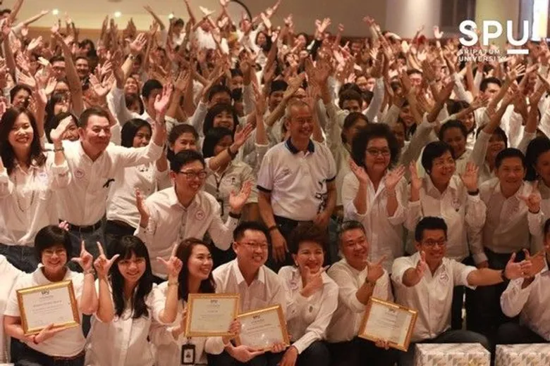 SPU: YES SPU “ Proud to Share” เรียนกับตัวจริง ประสบการณ์จริง “Innovate your Life” Meeting SPU’60