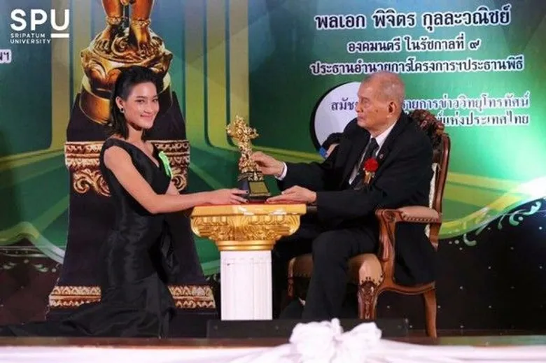 SPU: เด็กนิเทศฯม.ศรีปทุม รับประทานรางวัล พิฆเนศวร ครั้งที่๕ สาขาศิลปินดีเด่น ประจำปี ๒๕๖๐