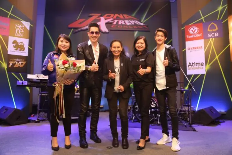 นางสรวงสุดา มนัสบุญเพิ่มพูล (คนซ้าย) ผู้จัดการทั่วไ...