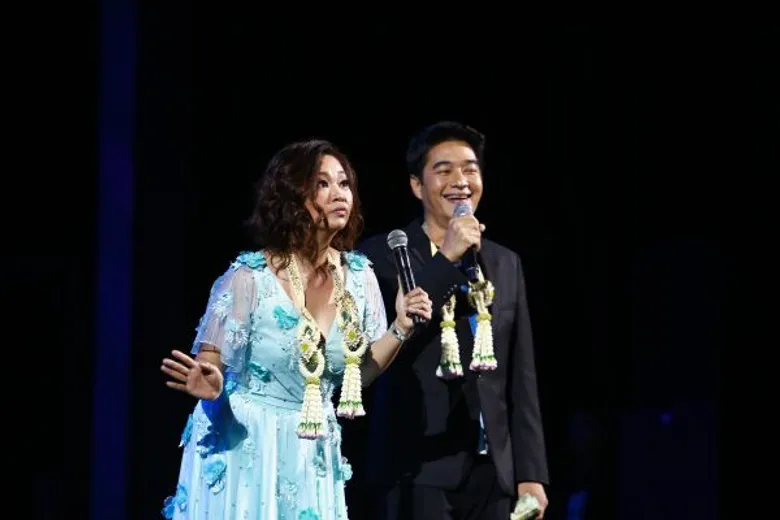 กรี๊ดหนักมาก เจนนิเฟอร์ คิ้ม ควง ก้อง สหรัถ ขนเพลงดังที่คิดถึง จัดเต็มใน “คอนเสิร์ตตัวแม่” มอบความสุขส่งท้ายงาน “โชว์ ดีซี วันเดอร์ฟูล มัม”