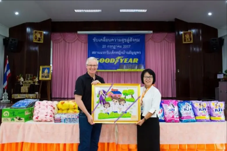 กู๊ดเยียร์ ประเทศไทยพร้อมด้วยพนักงานของบร...