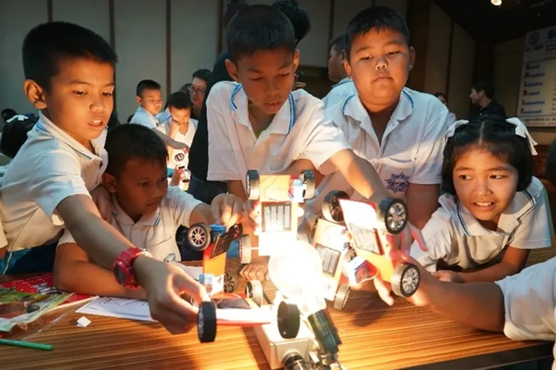 มูลนิธิมิตซูบิชิ อิเล็คทริคไทย จัดกิจกรรม “ห้องเรียนวิทยาศาสตร์” (Science Classroom) เปิดโลกการเรียนรู้วิทยาศาสตร์ให้แก่เด็กไทย ณ บริษัท สยามคอมเพรสเซอร์อุตสาหกรรม จำกัด นิคมอุตสาหกรรมแหลมฉบัง จ.ชลบุรี