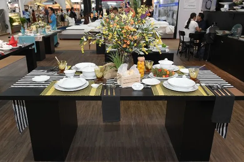 ภาพข่าว: สมาคมโรงแรมไทย และ ยูบีเอ็ม บีอีเอส เชิญผู้สนใจร่วมแข่งขันจัดโต๊ะอาหารเมนูตะวันตก 5 คอร์ส ภายใต้แนวคิดประณีตศิลป์วิถีไทย ในงานฟู้ดแอนด์โฮเทล ไทยแลนด์ 2017