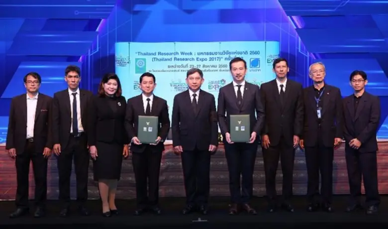 พลอากาศเอกประจิน จั่นตอง รองนายกรัฐมนตรี ...