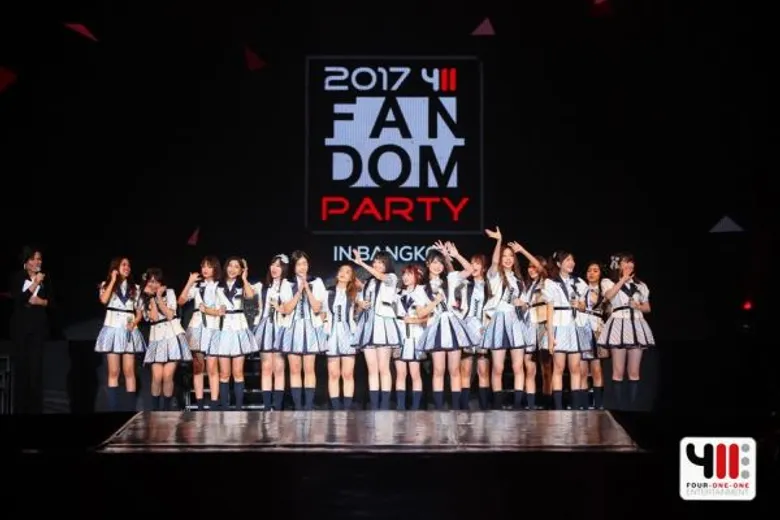 สดใส-เซ็กซี่-ร้อนแรง! เมื่อไอดอล 3 ชาติ "BNK48 / เป๊ก-ผลิตโชค / iKON" ประชันโชว์เด็ดในคอนเสิร์ต 2017 โฟร์วันวัน แฟนดอม ปาร์ตี้ อิน แบงคอก