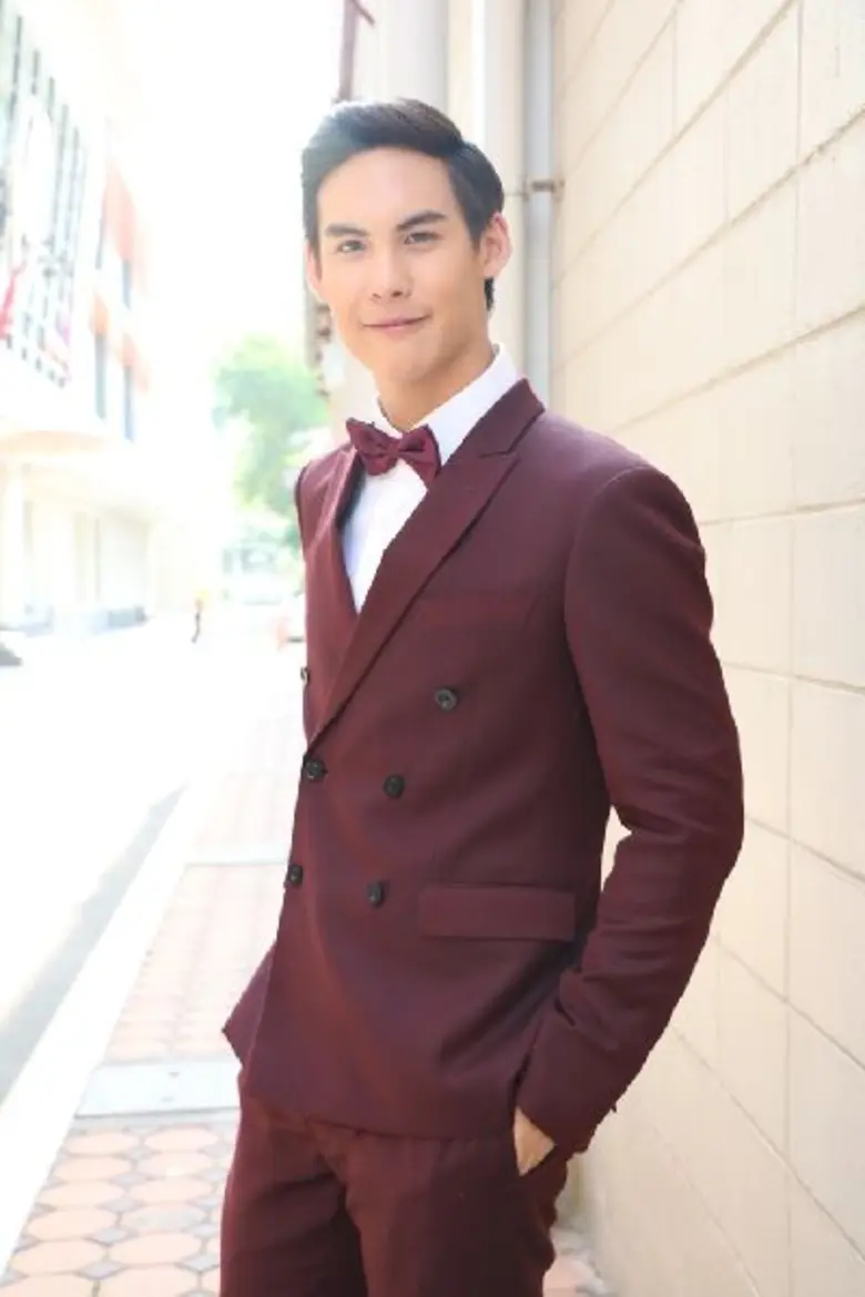 คู่แข่งหัวใจคนสำคัญของพี่ลักษณ์ "มิกค์ ทอ...