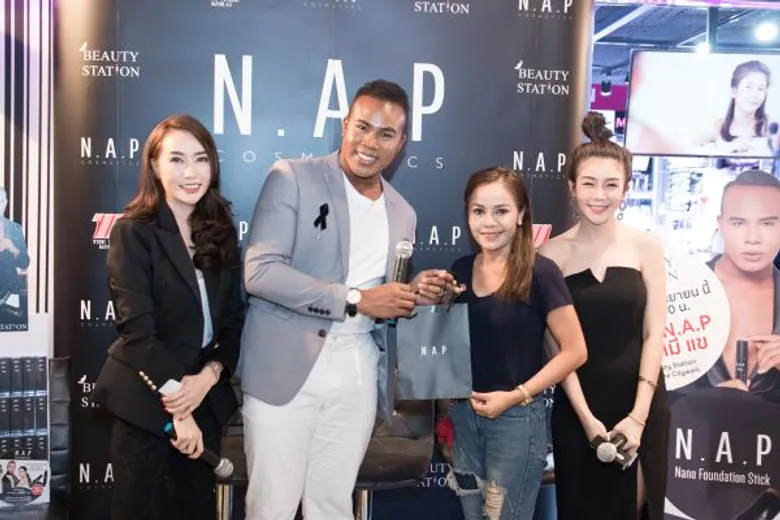 “รัศมี แข” แชร์การใช้รองพื้นให้เหมาะ ร่วมกิจกรรมกับชาวโคราช ด้วยผลิตภัณฑ์รองพื้นชนิดแท่ง N.A.P “ไม่ว่าผิวสีไหน....ก็สวยได้”