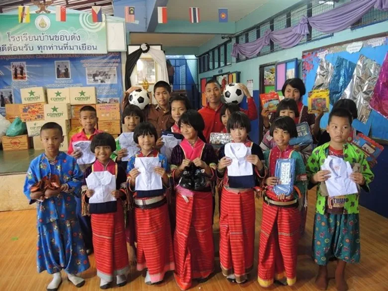 “WHIZDOM 101 ร่วมสานต่อพระราชปณิธานของในหลวงรัชกาลที่ 9 ในการพัฒนาการศึกษาให้กับชุมชนชาวเขา”