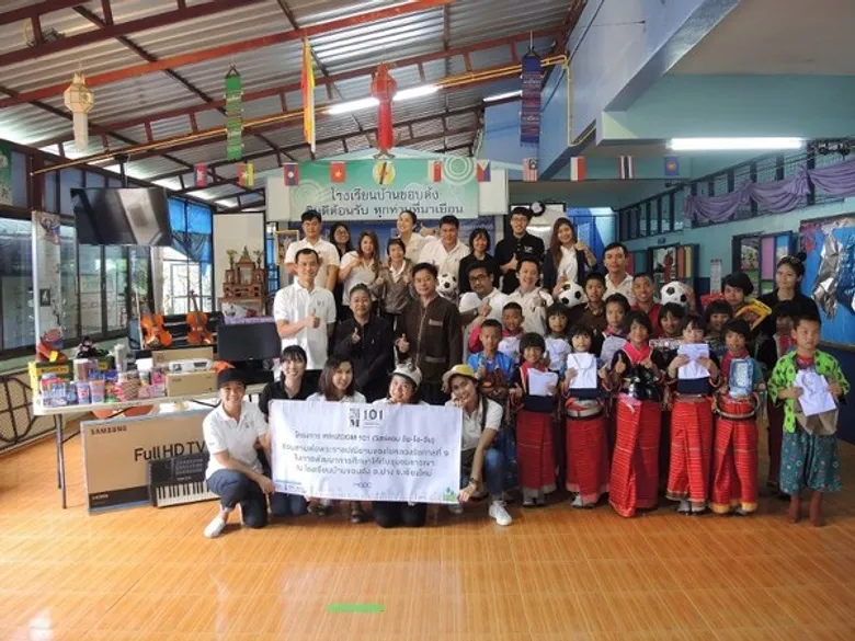 “WHIZDOM 101 ร่วมสานต่อพระราชปณิธานของในหลวงรัชกาลที่ 9 ในการพัฒนาการศึกษาให้กับชุมชนชาวเขา”