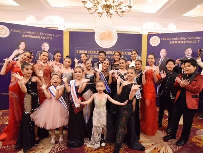 2 นักธุกิจแบรนด์คนไทย คว้ารางวัล สถาบันด้านแฟชั่นที่ได้รับมาตรฐานการยอมรับระดับเอเชีย