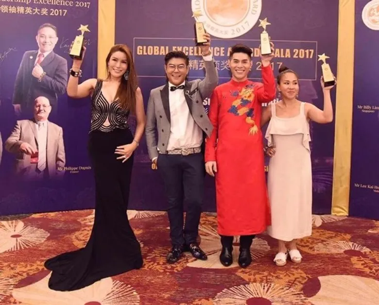 2 นักธุกิจแบรนด์คนไทย คว้ารางวัล สถาบันด้านแฟชั่นที่ได้รับมาตรฐานการยอมรับระดับเอเชีย
