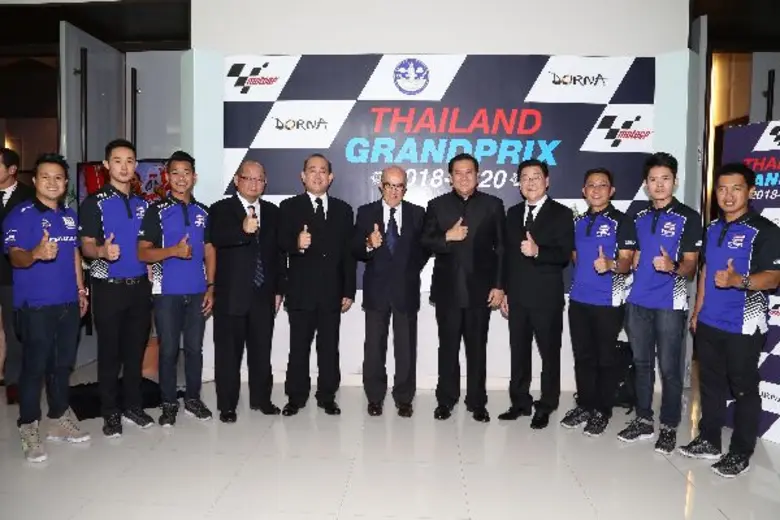 มร.ชิเงโอะ ฮายาคาวะ (คนที่ 5 จากซ้าย) ประ...