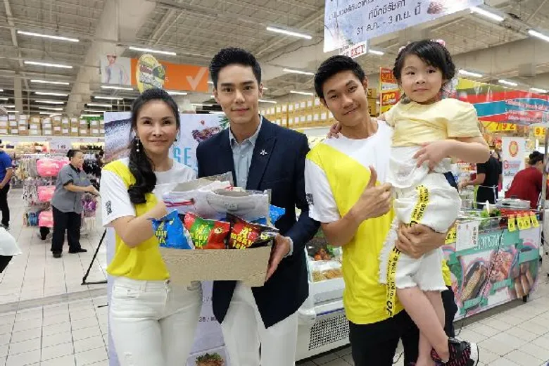 บูม-กิตตน์ก้อง สวมบท “เชฟ” ร่วมงานเปิดตัว Sea Zappp!!! สาวๆ กรี๊ดลั่นห้าง!!