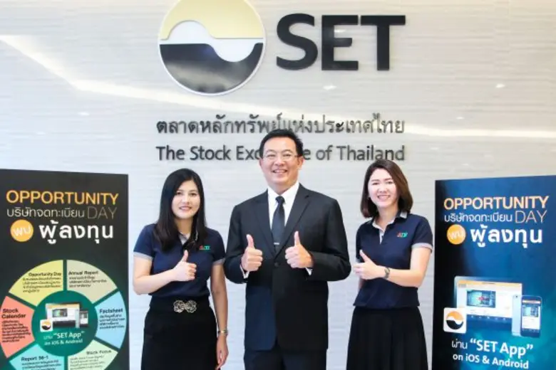 นายปิยะ เตชากูล (กลาง) กรรมการผู้จัดการ บ...