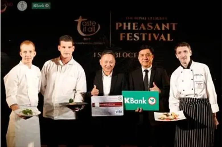 นายอมร สุวจิตตานนท์ (ที่ 4 จากซ้าย ผู้อำน...