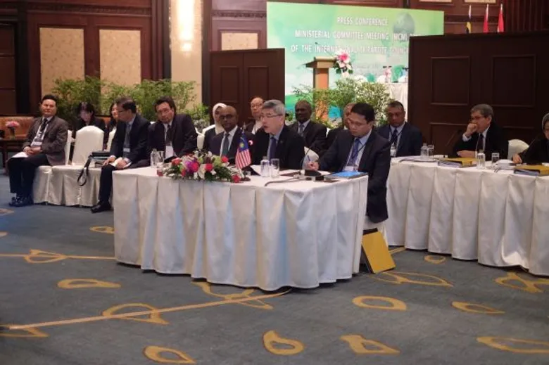 รัฐมนตรีไทย-มาเลย์-อินโด แถลงผลประชุมสภาไตรภาคียางพารา เตรียมร่วมมือพัฒนาการวิจัยและอุตสาหกรรมยาง เน้นนำยางธรรมชาติไปใช้ประโยชน์ในรูปแบบต่างๆ ตั้งเป้าพัฒนายางพาราให้ยั่งยืนและมั่นคง