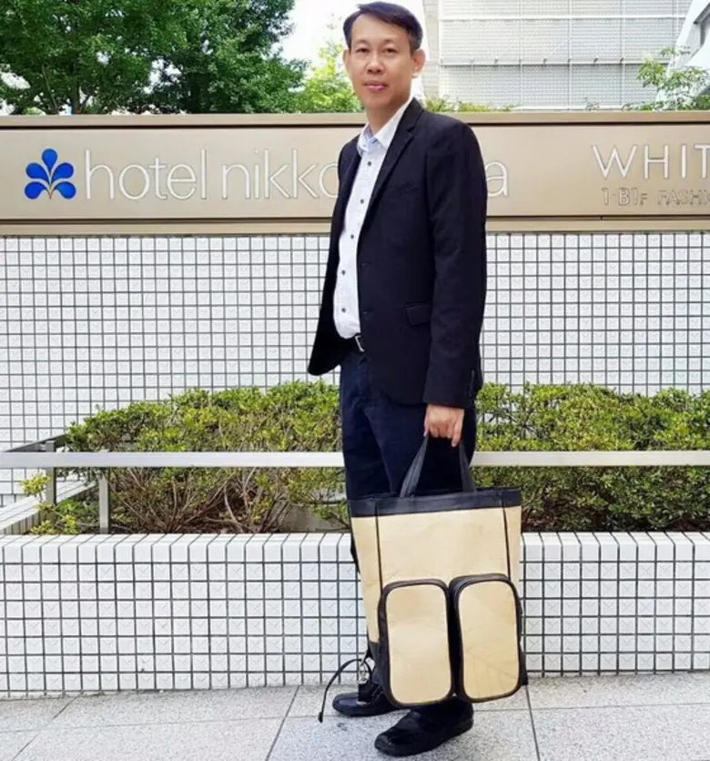 คงไม่มีใครคิดว่าใบตองตึงจากต้นที่กำลังแห้...