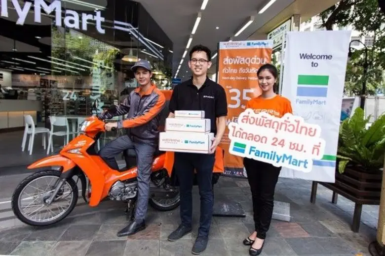 แฟมิลี่มาร์ท เติมเต็มทุกภารกิจ ชูคอนวิเนียนเซอร์วิส ผนึก Kerry Express ฝากส่งพัสดุ 24 ชม.