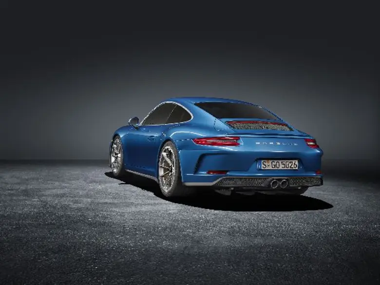 การปรากฎตัวครั้งแรกของโลกภายในงานมหกรรมยานยนต์ IAA ปอร์เช่ 911 จีที3 ติดตั้งชุดแต่ง Touring Package (Porsche 911 GT3 with Touring Package)