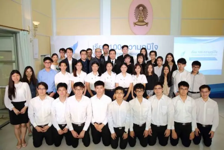 รศ.ดร.พสุ เดชะรินทร์ คณบดี คณะพาณิชยศาสตร...