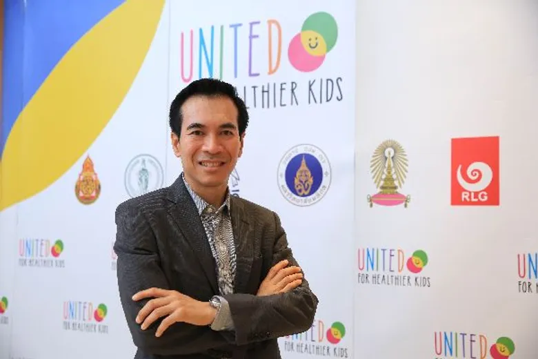 แพทย์แนะพ่อแม่ สังเกต 3 สัญญาณเตือนที่ต้องเปลี่ยนเพื่อลูกสุขภาพดี