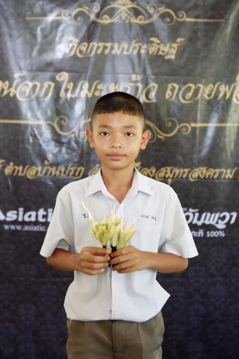 เอเซียติคฯ ชวนเยาวชนจิตอาสา รวมใจประดิษฐ์ “ดอกไม้จันทน์จากใบมะพร้าว ถวายพ่อหลวง ร.9”