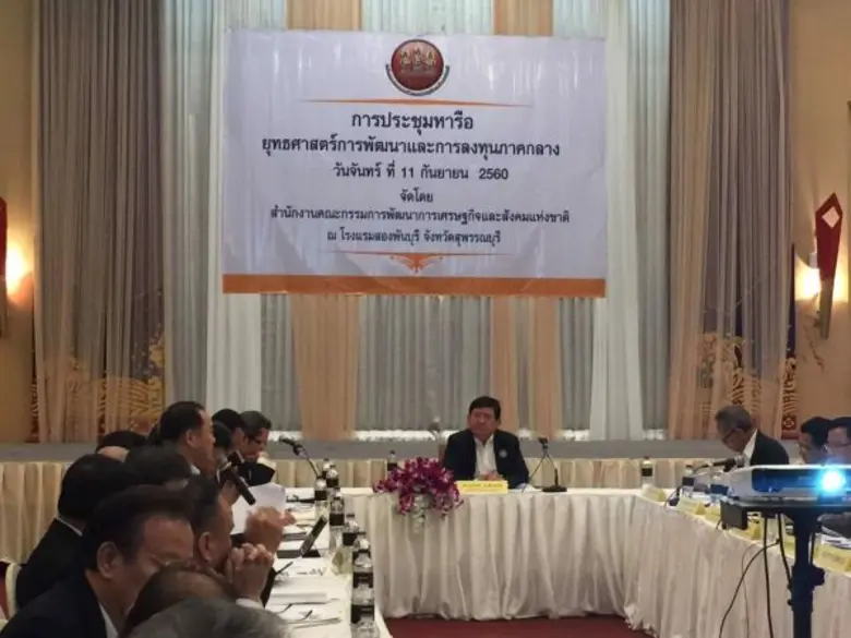 สุวิทย์ เมษินทรีย์ ลงพื้นที่สุพรรณบุรี ระดมพลังประชุมยุทธศาสตร์การพัฒนาและการลงทุนภาคกลาง พร้อมตรวจเยี่ยมธนาคารข้าวสาร กองทุนหมู่บ้านย่านยาว