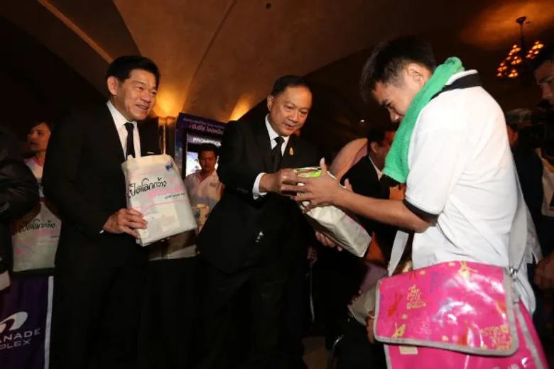 พม. ร่วมกับ มูลนิธิ เมเจอร์ แคร์ พัฒนาเด็กและเยาวชนตามแนวทางประชารัฐ จัดกิจกรรม “พม.พาน้องดูหนัง” นำเด็กด้อยโอกาส และเด็กพิการ ในความดูแลของ พม. 200 คน ชมภาพยนตร์สร้างแรงบันดาลใจ มีความรักชาติ