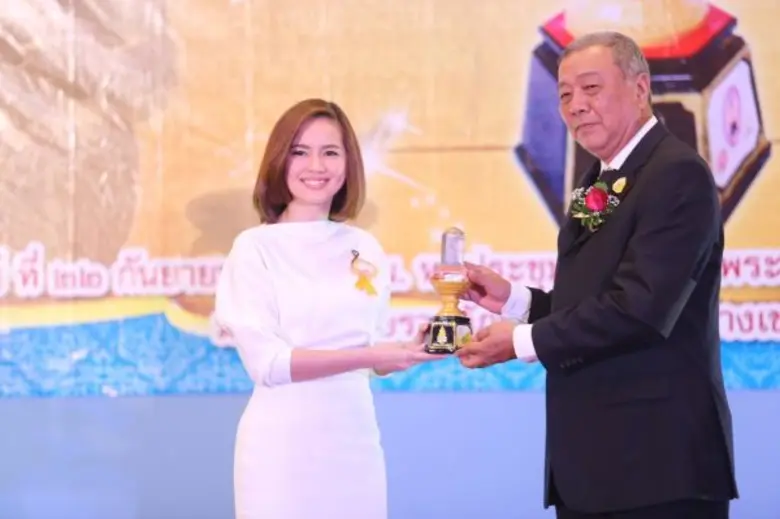 ทรูโฟร์ยู คว้ารางวัลหลักศิลาจารึก “เฟิร์น-ศิรัถยา” ตอกย้ำรางวัลเตือนใจพัฒนาคุณภาพ