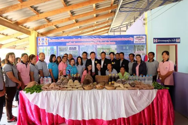 รมต. สุวิทย์ เมษินทรีย์ มุ่งขับเคลื่อนเศรษฐกิจภาคใต้ด้วยนวัตกรรม สู่ไทยแลนด์ 4.0 ลงพื้นที่สงขลาและตรวจเยี่ยมกองทุนหมู่บ้านและชุมชนเมือง