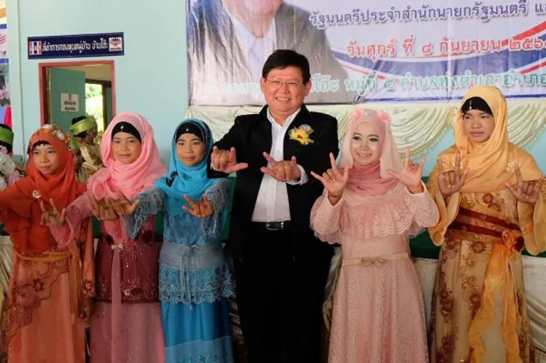 รมต. สุวิทย์ เมษินทรีย์ มุ่งขับเคลื่อนเศรษฐกิจภาคใต้ด้วยนวัตกรรม สู่ไทยแลนด์ 4.0 ลงพื้นที่สงขลาและตรวจเยี่ยมกองทุนหมู่บ้านและชุมชนเมือง