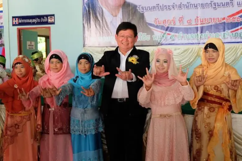 รมต. สุวิทย์ เมษินทรีย์ มุ่งขับเคลื่อนเศรษฐกิจภาคใต้ด้วยนวัตกรรม สู่ไทยแลนด์ 4.0 ลงพื้นที่สงขลาและตรวจเยี่ยมกองทุนหมู่บ้านและชุมชนเมือง