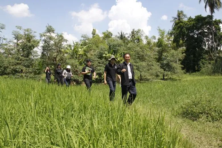 ผู้ตรวจราชการ กระทรวงเกษตร เยี่ยมชม “สามพรานโมเดล” ชมต้นแบบ พัฒนาห่วงโซ่อุปทานสินค้าเกษตรอินทรีย์สู่ความอย่างยั่งยืน