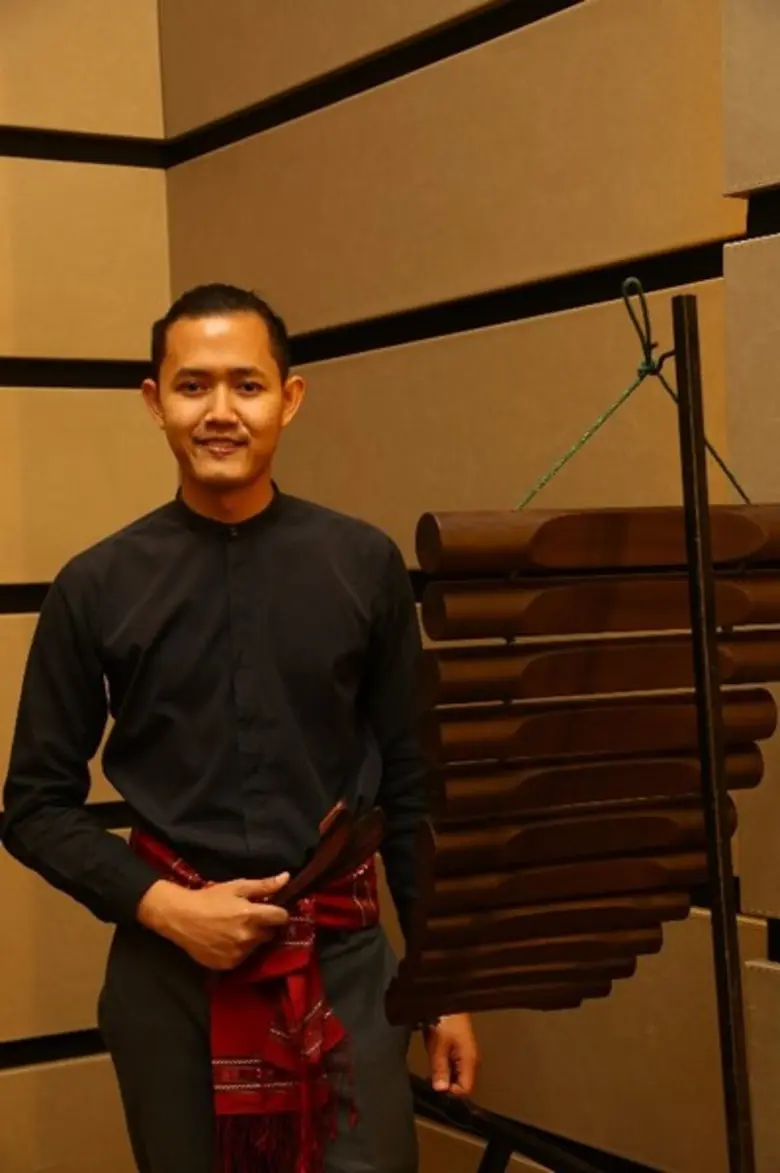 ความชื่นชอบในโปงลาง สนใจหมอลำ หลงใหลในเพล...
