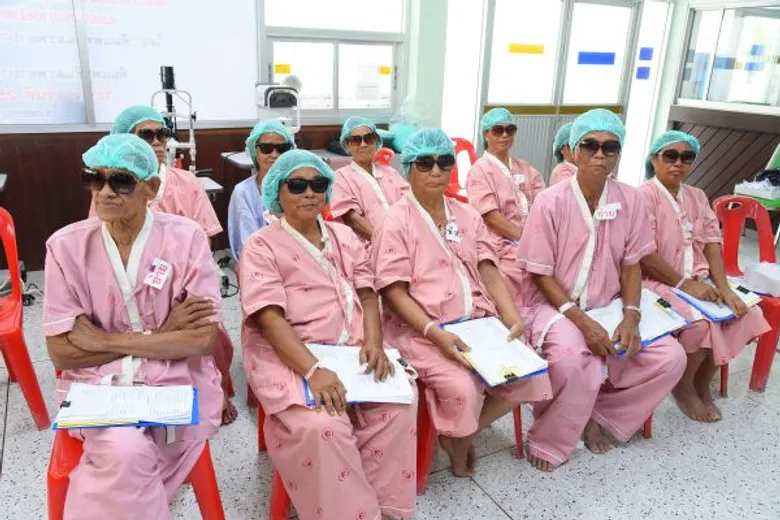 ไทยประกันชีวิต และมูลนิธิหนึ่งคนให้ หลายคนรับ จับมือศิริราชพยาบาล ผ่าตัดต้อกระจกผู้สูงวัยยากไร้ “มองโลกใส แม้วัยสูง” ปี3