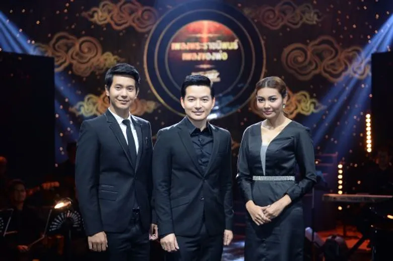 ทีวีไกด์: รายการ "ร้องแลก แจกเงิน Singer Takes It All" ร่วมน้อมรำลึก บทเพลงแห่งแผ่นดิน “ร้องแลก แจกเงิน Singer Takes It All เพลงพระราชนิพนธ์ เพลงของพ่อ”