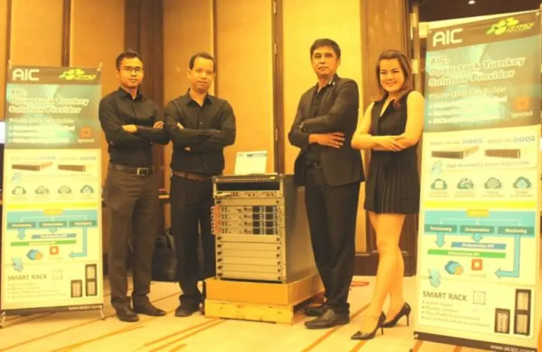 บริษัท เอ็นฟอร์ซ ซีเคียว จำกัด (ซ้าย) จับ...