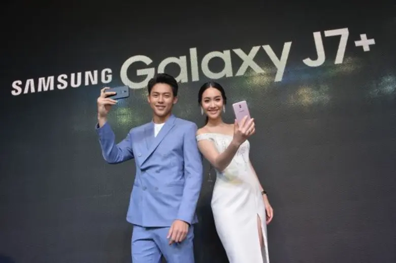 “หมาก – มิน” ผลัดกันแชะ!!! แท็คทีมโชว์ช็อตเด็ดถ่ายภาพหน้าชัดหลังละลาย