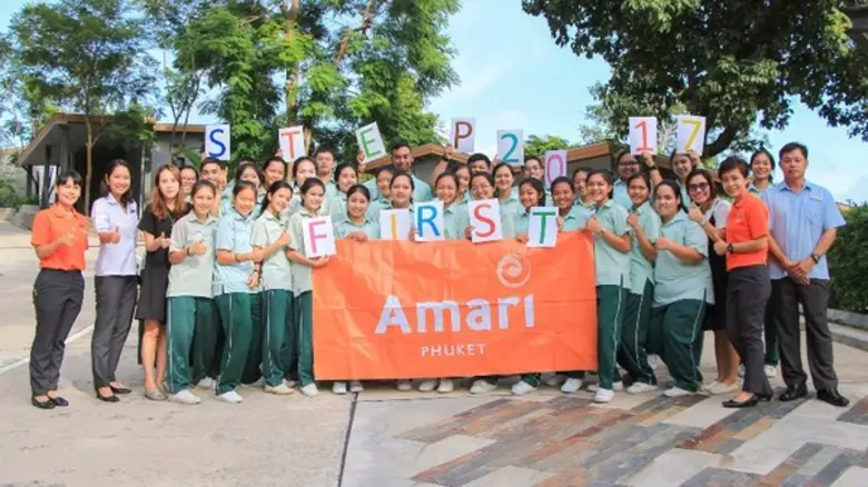 ผู้บริหารและพนักงานโรงแรมอมารี ภูเก็ต ให้...