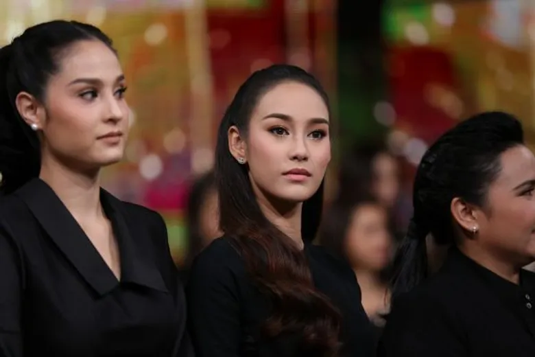 “เจ เอส แอล ฯ” ขนทัพดารากว่า 90 ชีวิต ร้องเพลง “พลังแผ่นดิน” ดังกึกก้องถวายในหลวง รัชกาลที่9 น้อมสำนึกในพระมหากรุณาธิคุณ