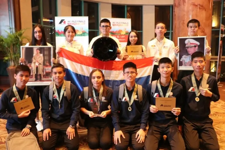 ทีมตัวแทนประเทศไทยจากโรงเรียนอำนวยศิลป์ 2...