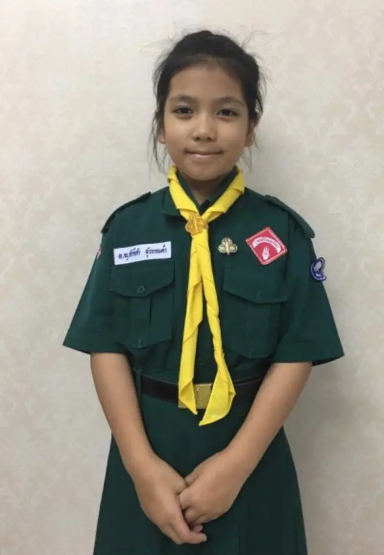 ประดิษฐ์ดอกไม้จันทน์ 30,000 ดอก ทำด้วยใจถวายพ่อ วันราชมงคล วันพระราชทานนาม