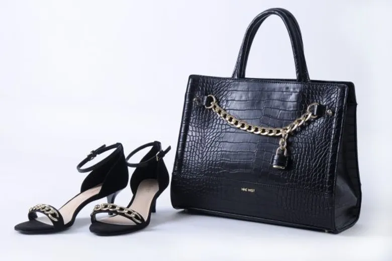 สวยได้อีก กับแฟชั่นสีดำ จาก Karen Millen, Nine West, EQIQ