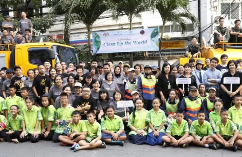 คณะผู้บริหารและพนักงานของโรงแรมแชงกรี-ลา ...