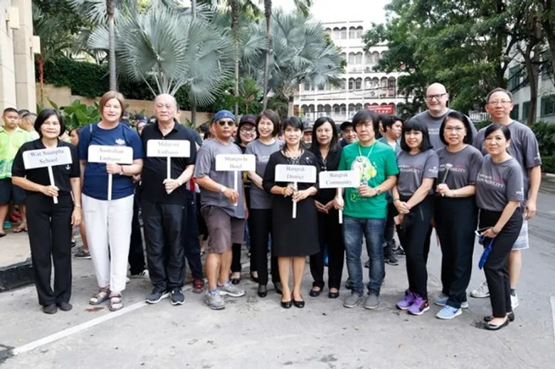 โรงแรมแชงกรี-ลา กรุงเทพฯ ร่วมกับสำนักงานเขตบางรักและชุมชนบางรัก ทำความสะอาดถนนในกิจกรรมร่วมใจรักษ์โลก